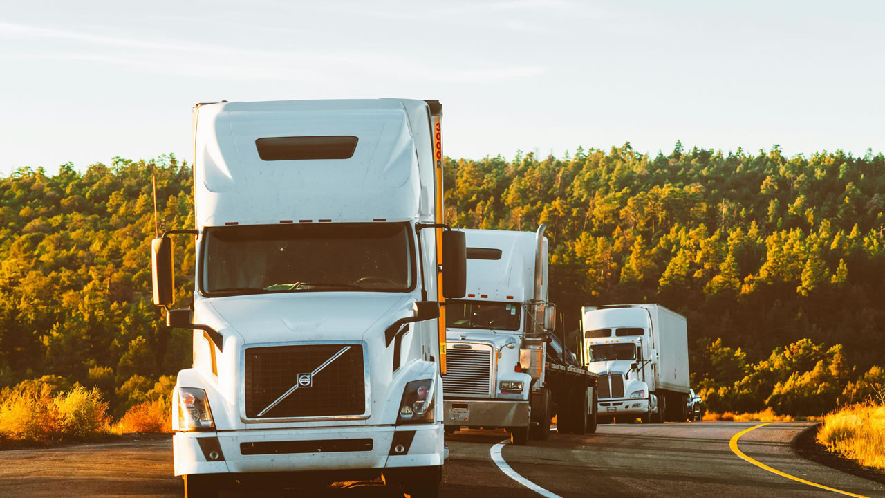 What is the difference between a taxable gross weight and vehicle's actual unloaded weight for Form 2290 purposes?